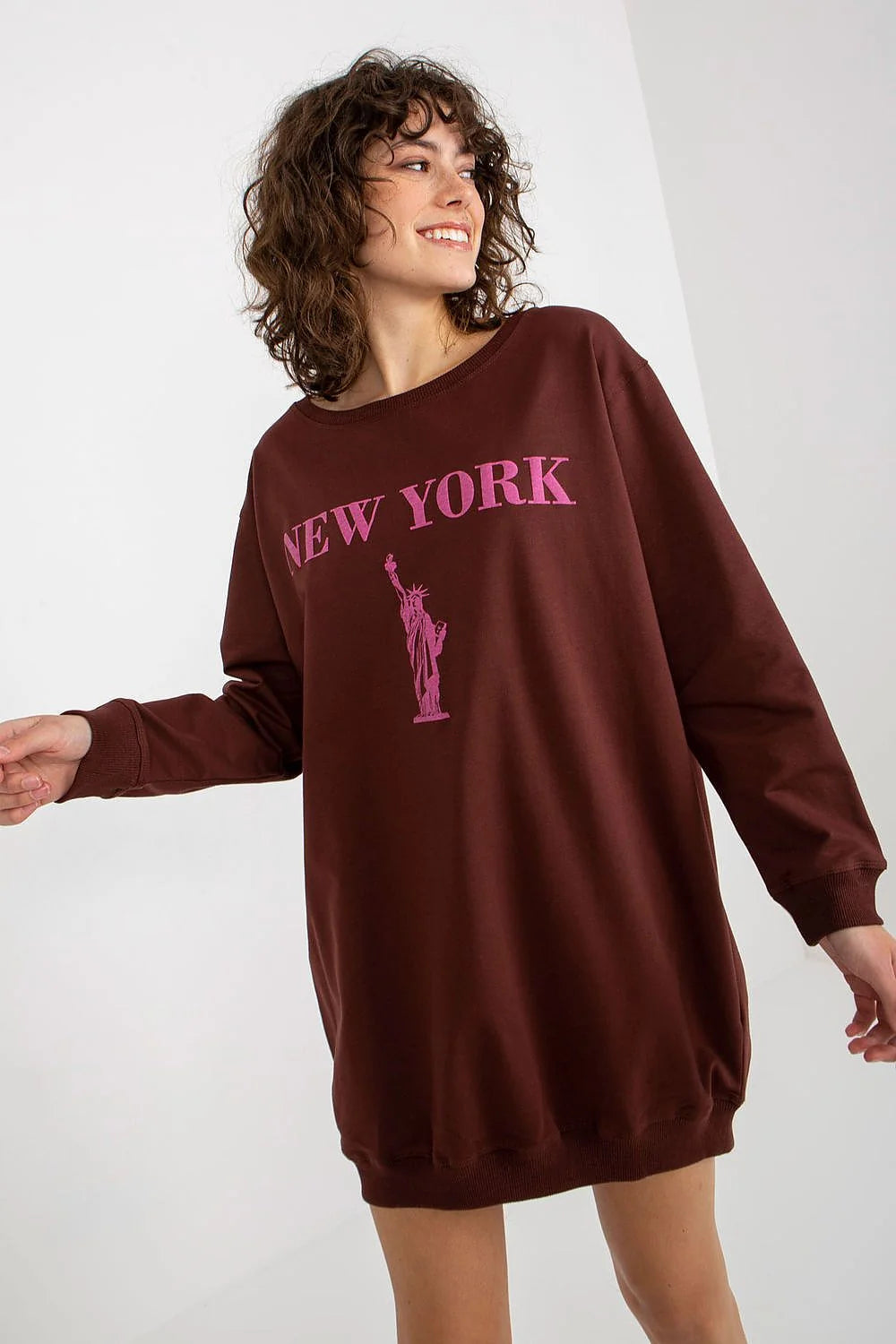 Sweatshirt femme oversize style urbain NEW YORK Statue Liberté marron chocolat longue coupe ample col rond