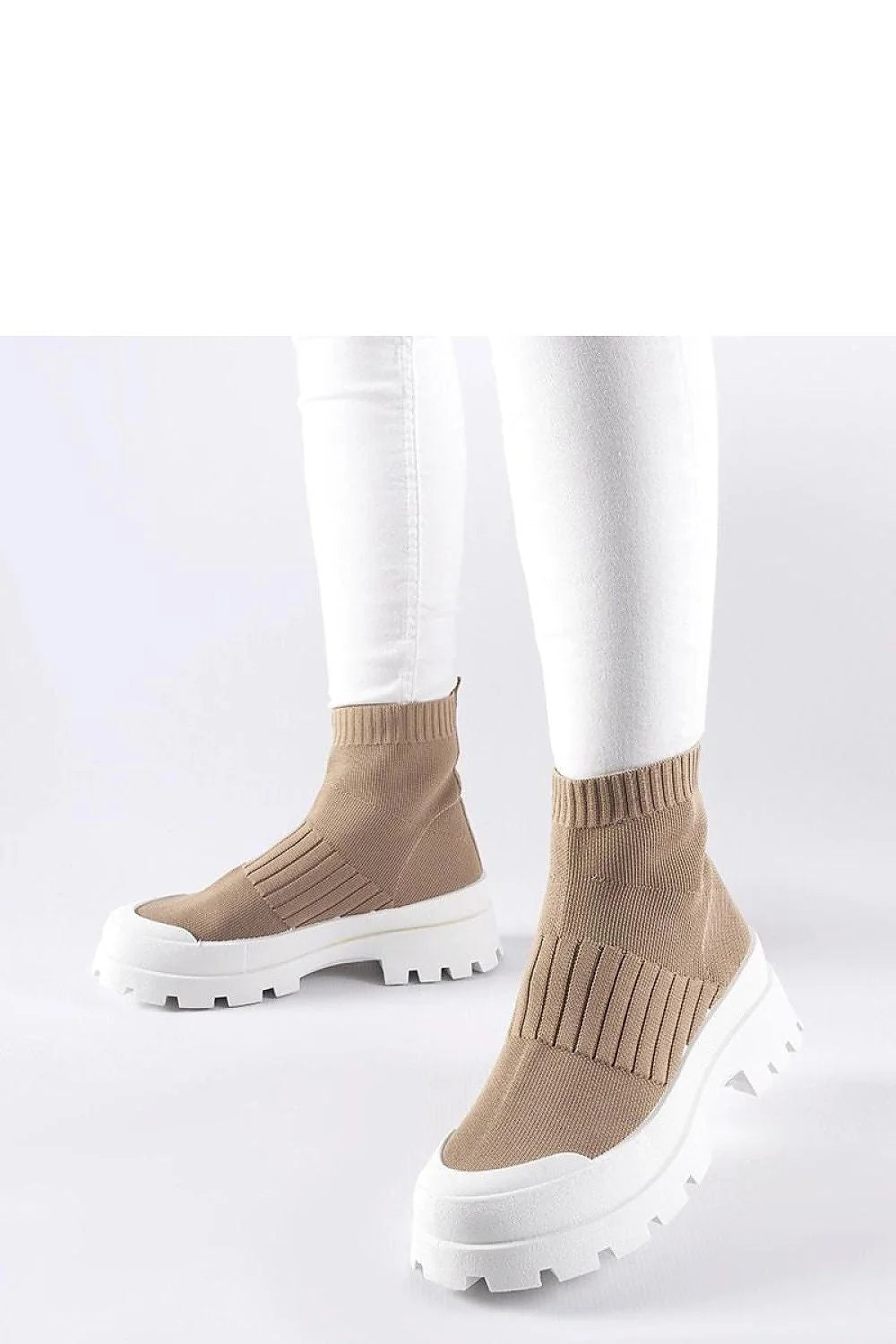 Bottines chaussettes femme design moderne couleur beige semelle blanche tige flexible elastique ankle boots