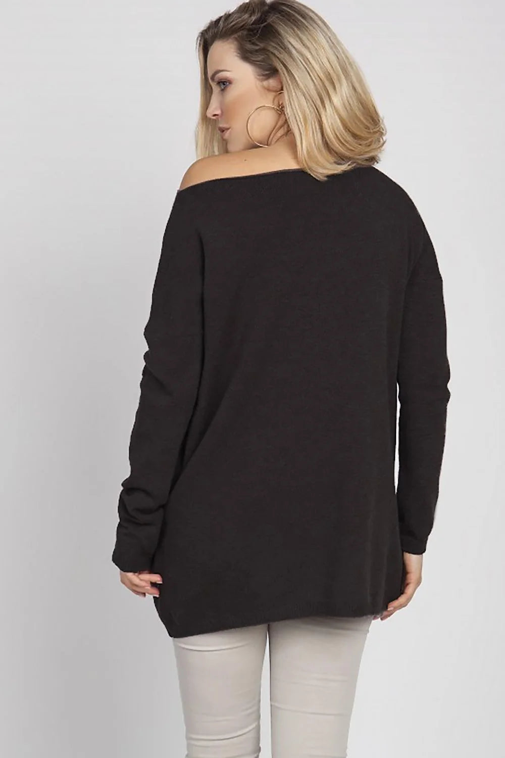 Pull femme maille douce noir moderne asymétrique épaule dénudée manches longues confort chic élégant