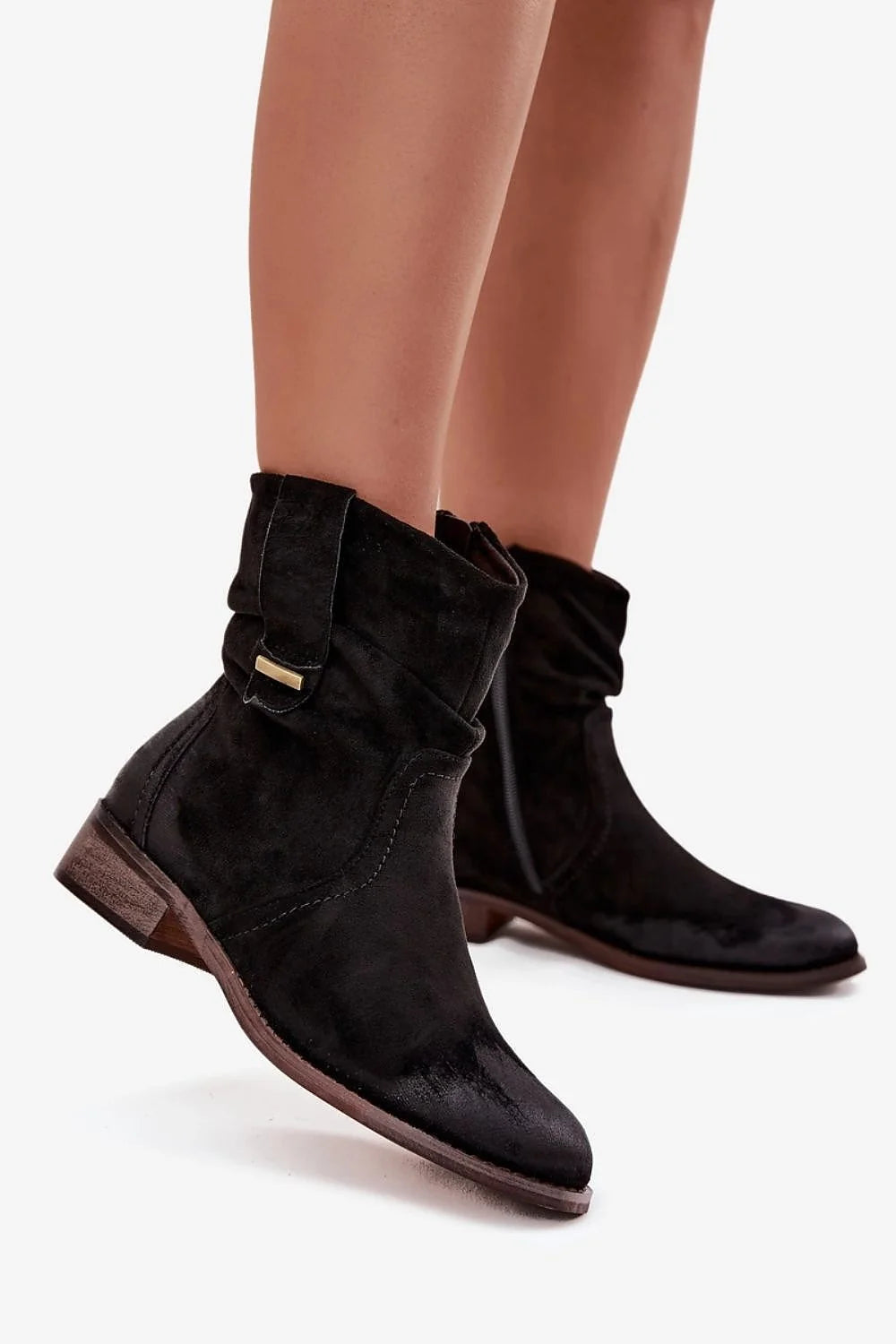 bottines femme suède écologique douces doublure fourrure talon bas bout arrondi fermeture éclair tige plissée bride décorative boucle dorée
