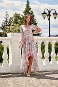 robe asymétrique longue motif floral pastel manches bouffantes poignets resserrés taille cintrée ceinture intégrée chiffon voile fluide décolleté V croisé