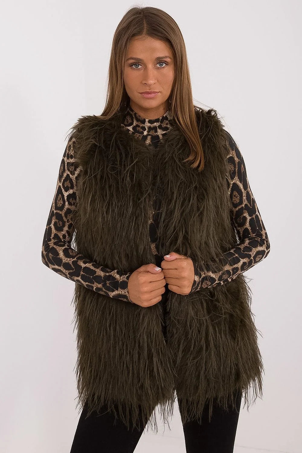 Gilet long en fausse fourrure vert olive sans manches texture duveteuse coupe droite ample pour femmes