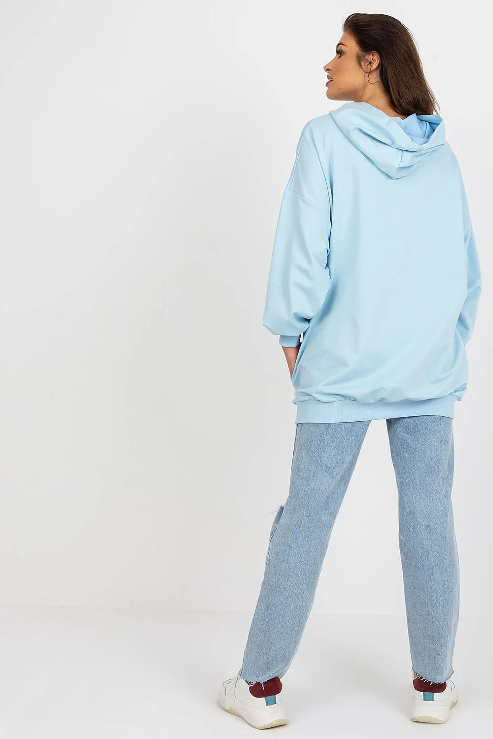 sweatshirt femme capuche oversize bleu ciel lettrage multicolore motif coeur poche kangourou molleton douceur coton élasthanne manches bouffantes poignets côtelés