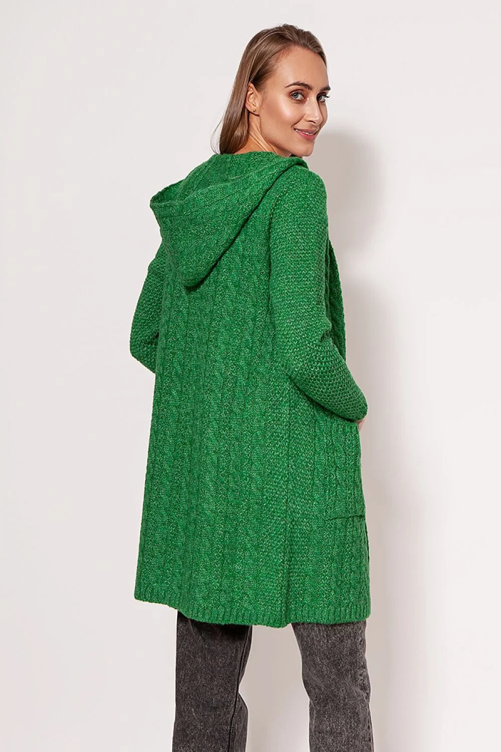 Cardigan pour femme en maille tricoté rouge vibrant, coupe ample, manches longues, capuche intégrée, deux poches, matériau mixte, confortable et élégant
