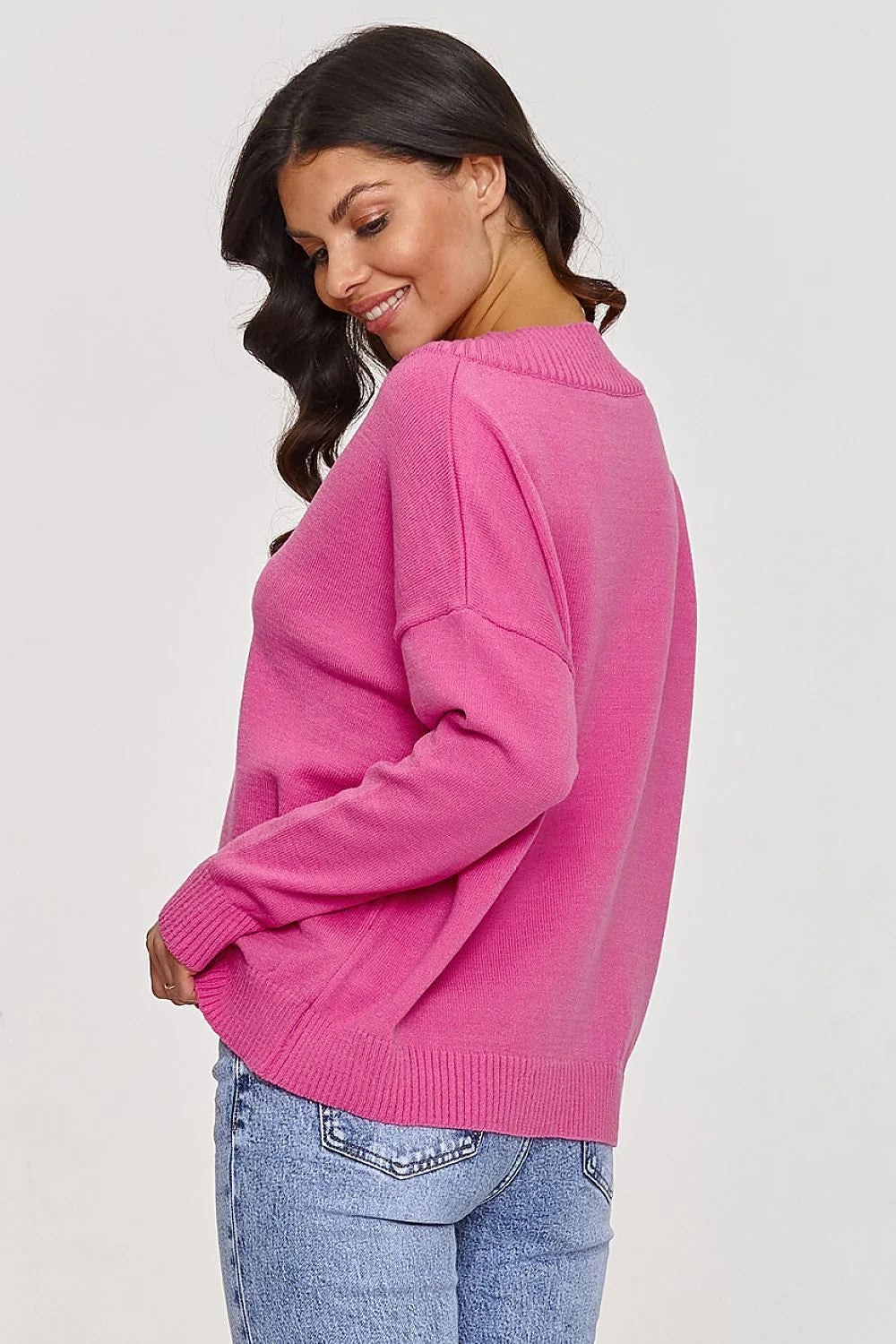 Pull Makadamia pour femme, style moderne, couleur rose vif, col en V, manches longues, coupe ample, matériau doux, tricot fin, poignets côtelés, élégant, confortable, polyvalent, vêtement tendance