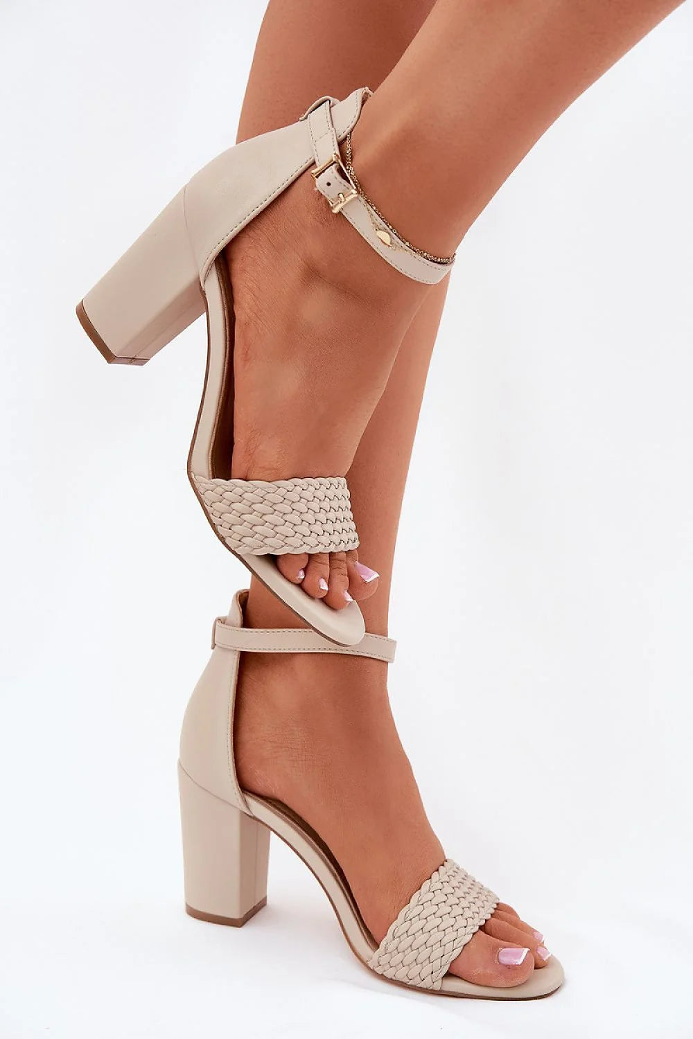 Sandales à talons carrés élégantes en cuir artificiel pour femmes, style moderne, confortable, talon stable, bride tressée