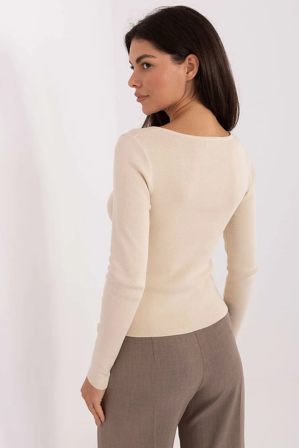 pull femme côtelé manches longues décolleté profond ornement floral tressé maille extensible viscose élasthanne cintré écru élégant chic