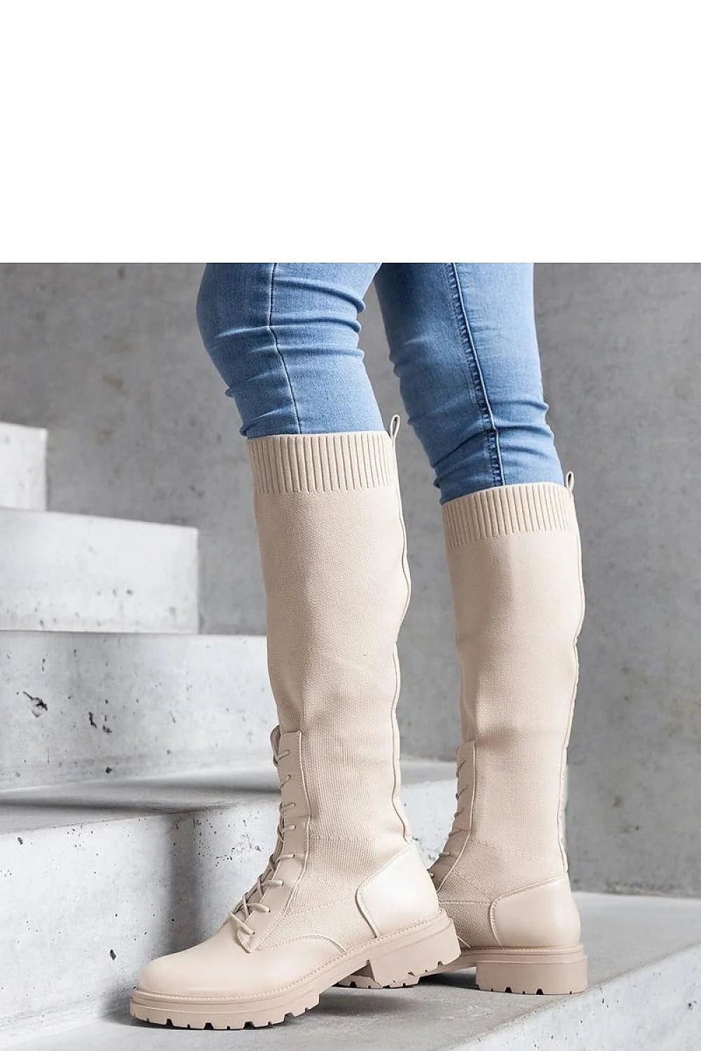 bottes cuissardes beige clair simili cuir lisse tige extensible côtelée lacets antidérapante doublure chaude semelle crantée talon bloc