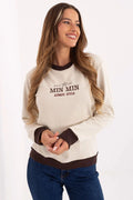 sweatshirt femme casual col rond manches longues coupe droite beige crème finitions côtelées marron foncé broderie subtile imprimé slogan poitrine