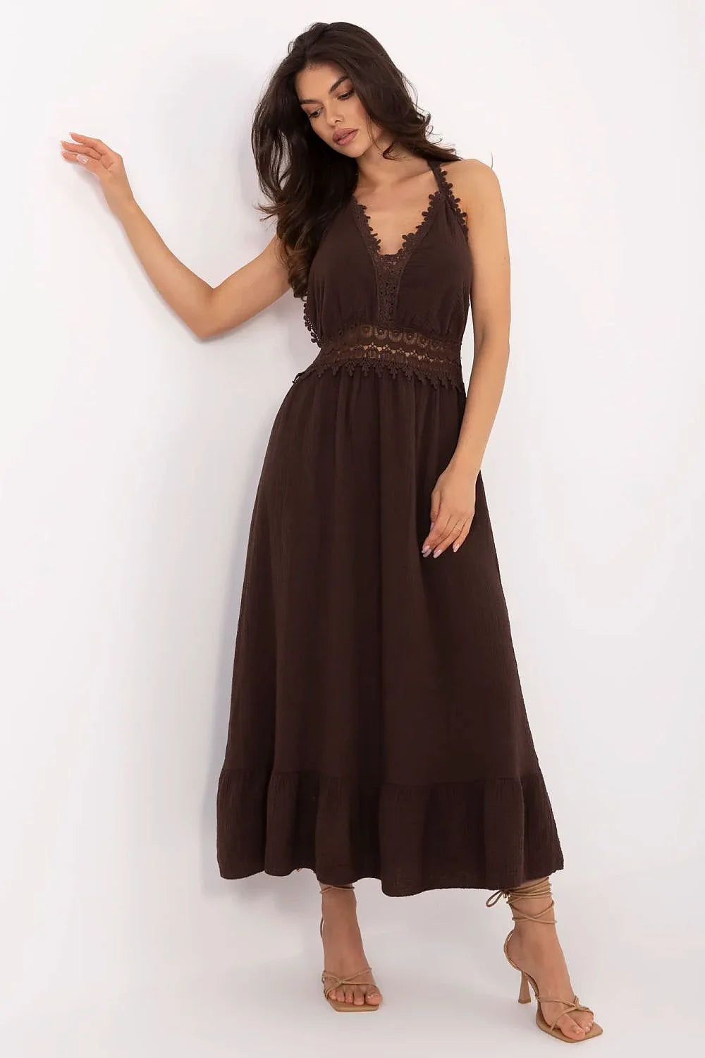 robe bohème longue maxi marron chocolat coton léger fluide dentelle broderie colV plongeant fines bretelles taille cintrée ceinture élastique volanté