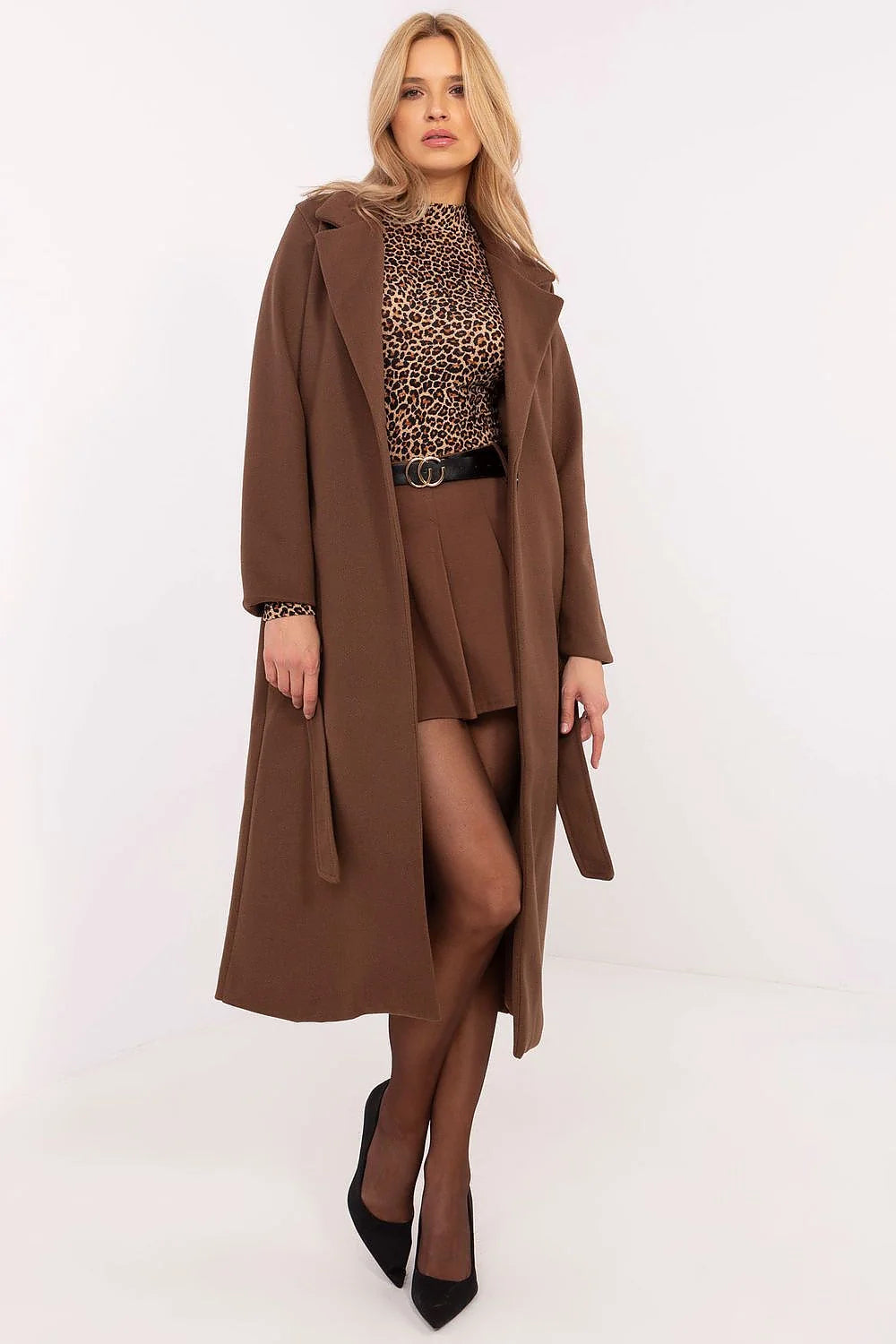 blouse imprimé léopard ajustée manches longues col montant moulante stretch beige marron noir finition lisse coupe taille haute ceinture dorée