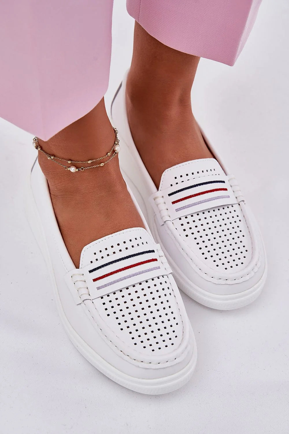 Moccasins pour femmes en cuir naturel style moderne blanc et multicolore confortable occasion quotidienne et semi-formelle