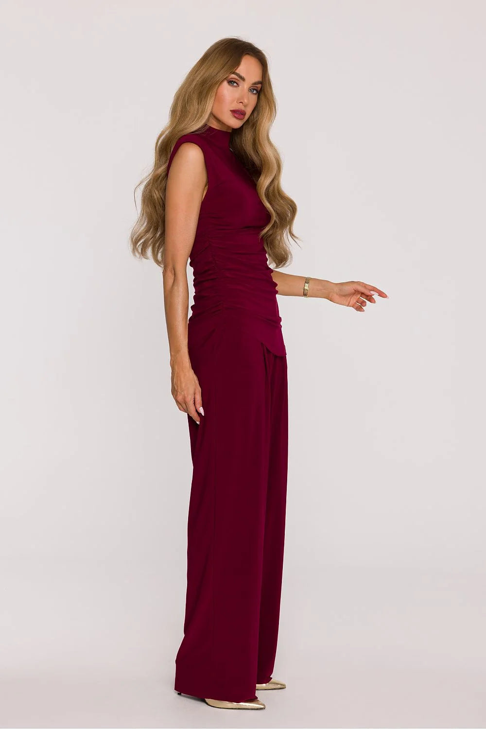 ensemble femme bordeaux profond col montant sans manches buste ajusté taille drapée fronces pantalon palazzo jersey stretch fluide élégant soirée
