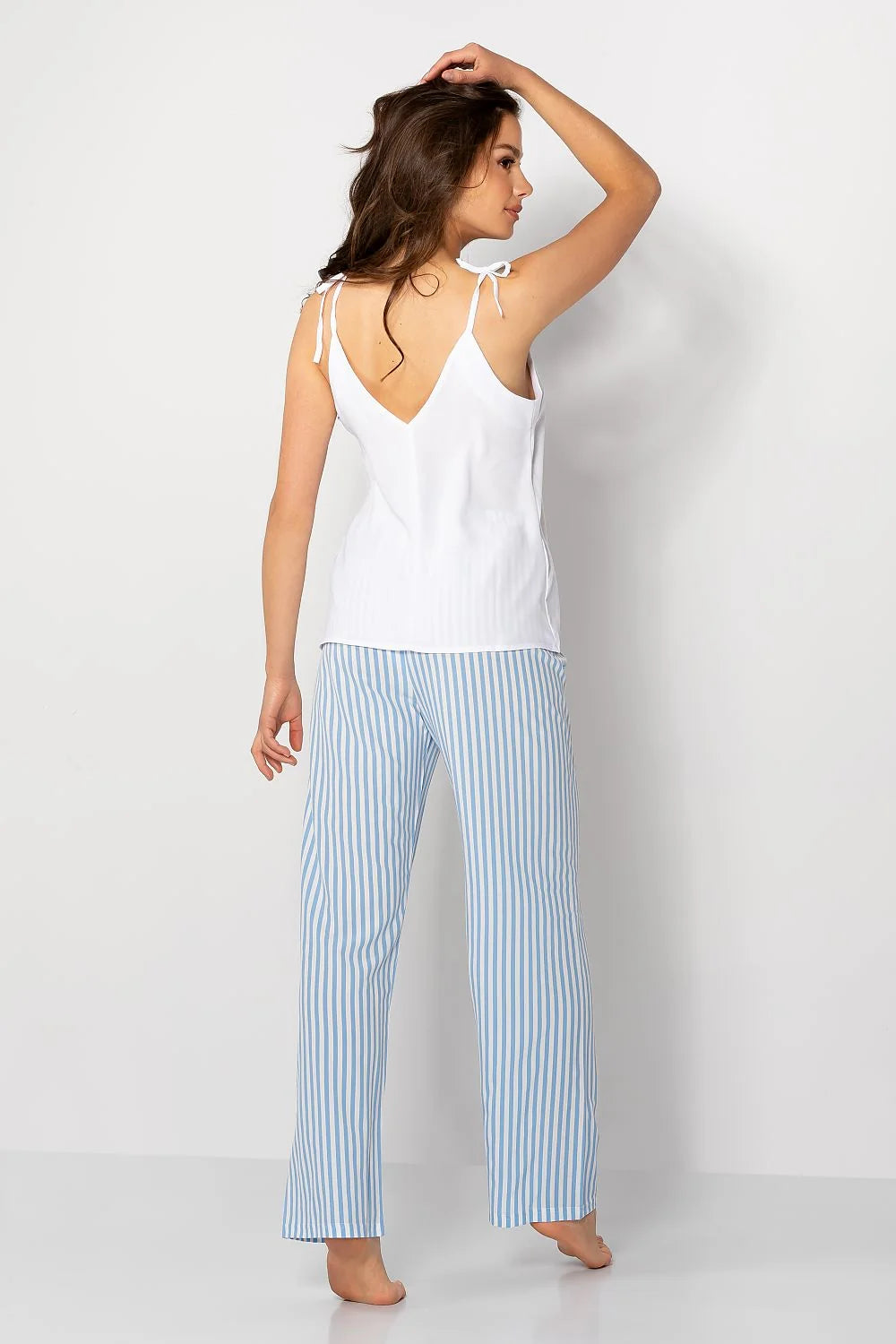 Pyjama pour femmes Momenti Per Me en polyester 100 % style décontracté chic avec col V et rayures verticales