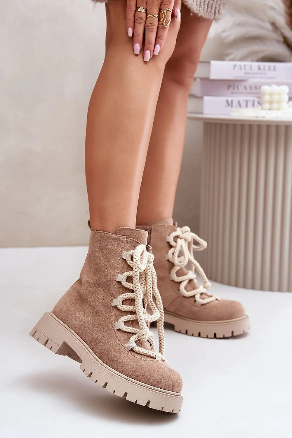 Bottines femmes style moderne fonctionnelles talon plat doublure mouton écologique beige confort cheville fermeture éclair pull tab