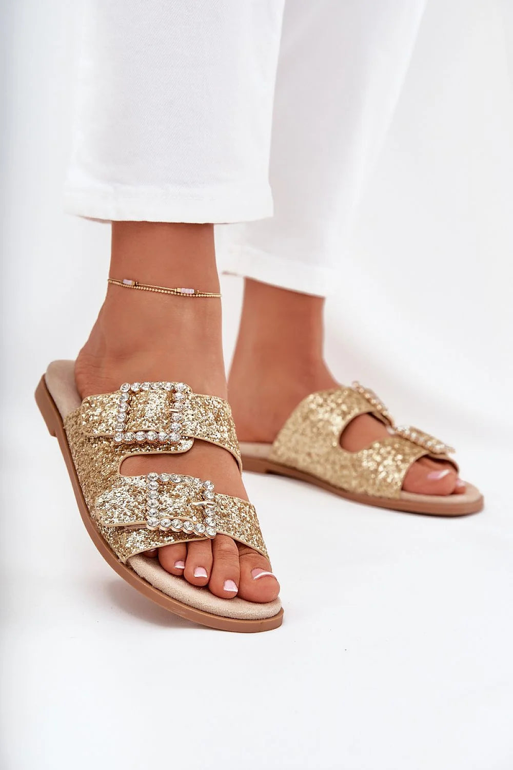 sandales mules femme plates dorées pailletées double bride large bout ouvert semelle rembourrée beige boucles strass ajustables antidérapante confortables élégantes