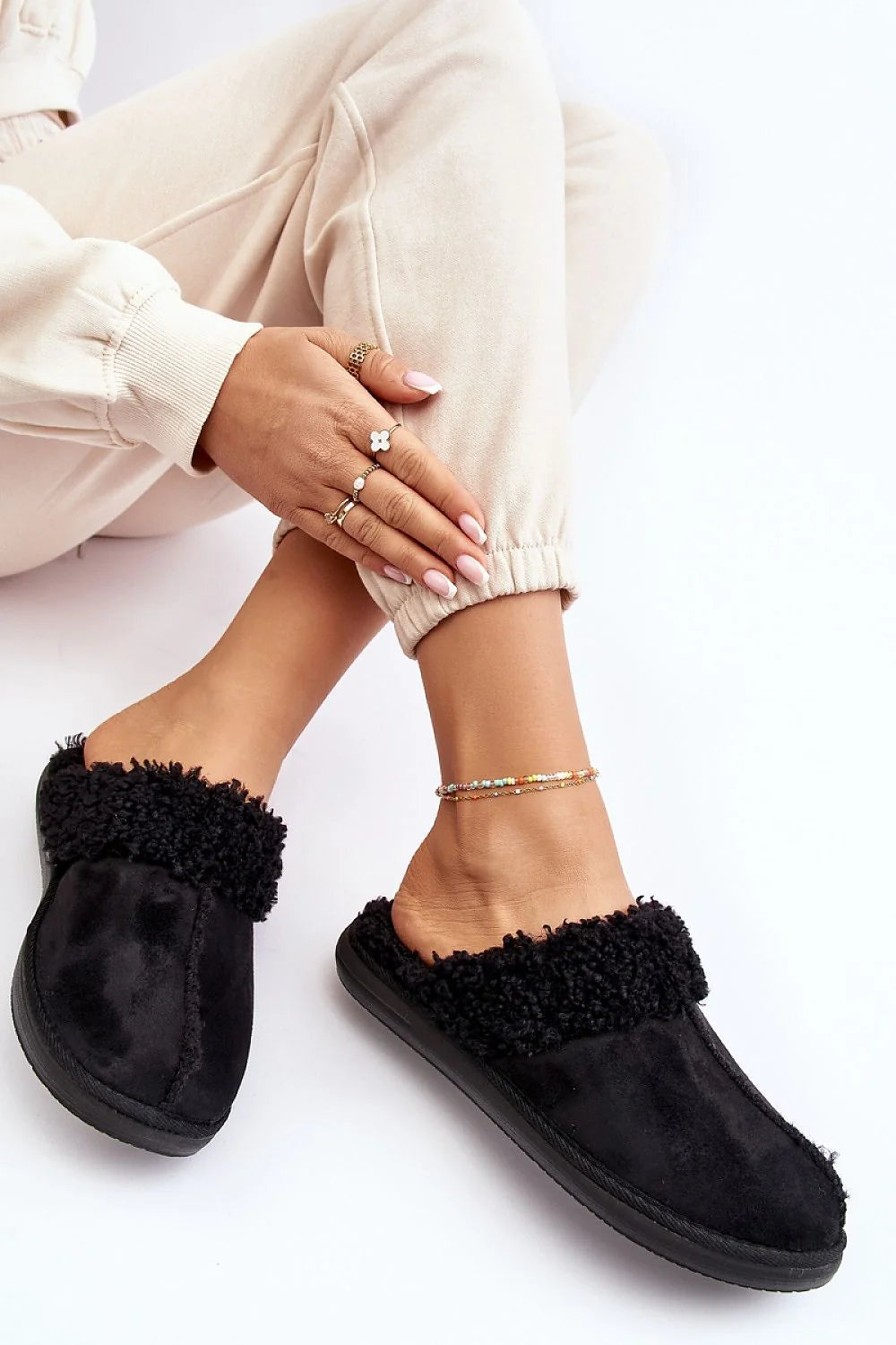 Pantoufles femmes confort chaud velours fourrure design style intérieure soirées détente tailles occasions mode