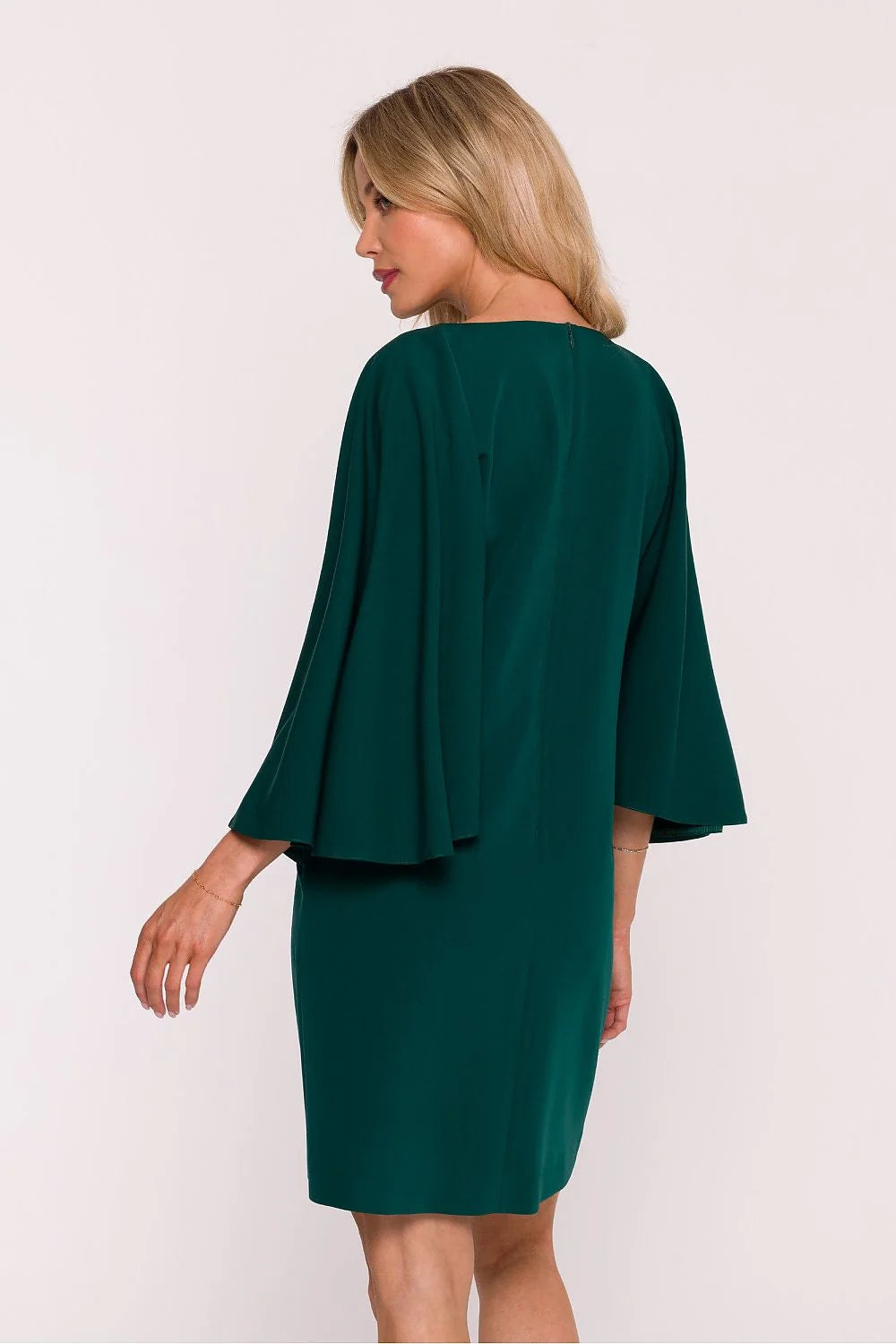 robe trapèze vert émeraude uni tissu lisse col rond manches chauves souris trois quarts larges taille ample élégante mini genou