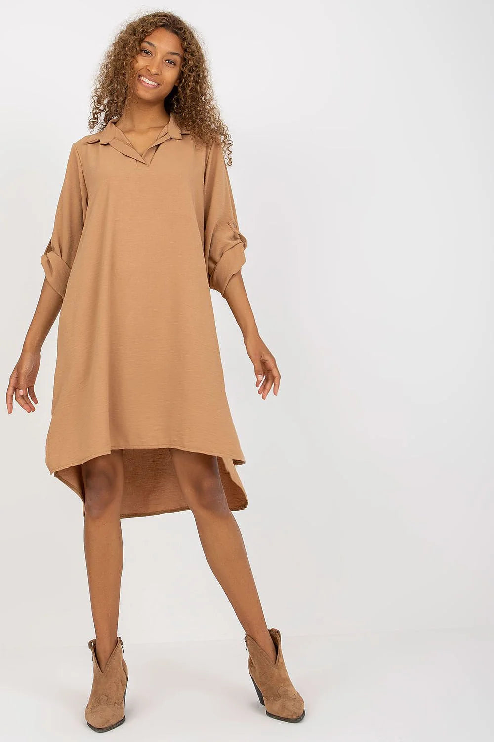 Robe de jour Italy Moda ample manches longues col V repliable confort style minimaliste beige caramel polyester elasthane femme