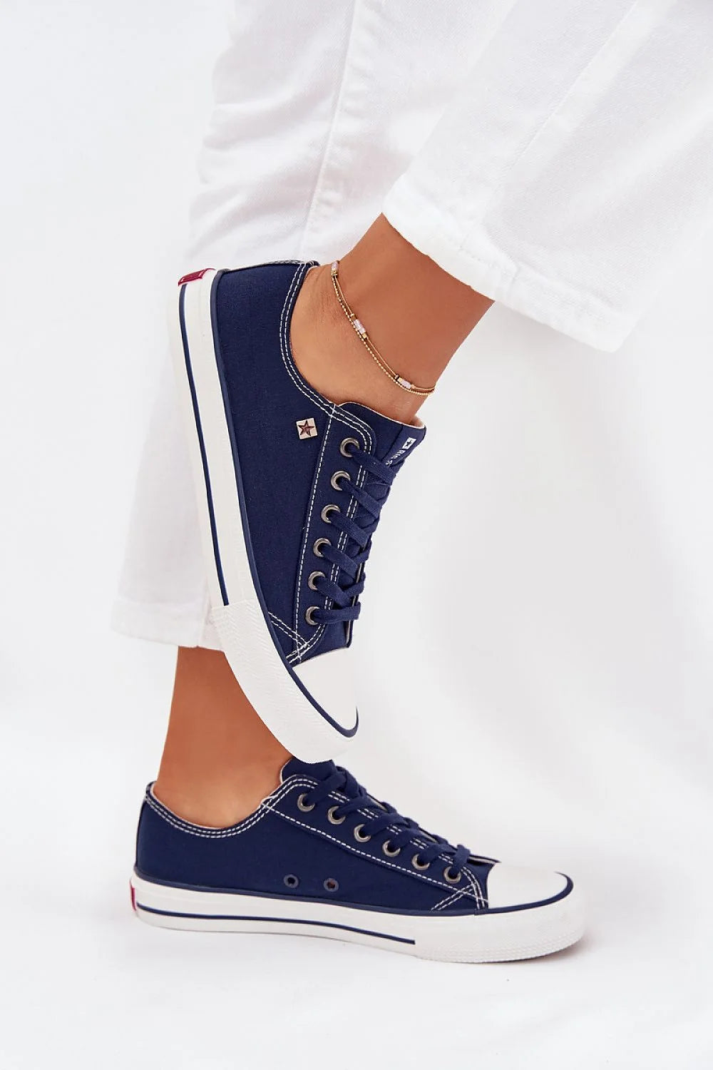baskets femmes BigStar toile bleu marine coupe basse vulcanisée semelle blanche surpiqûres contrastées lacets plats œillets métalliques rétro épurée confortable
