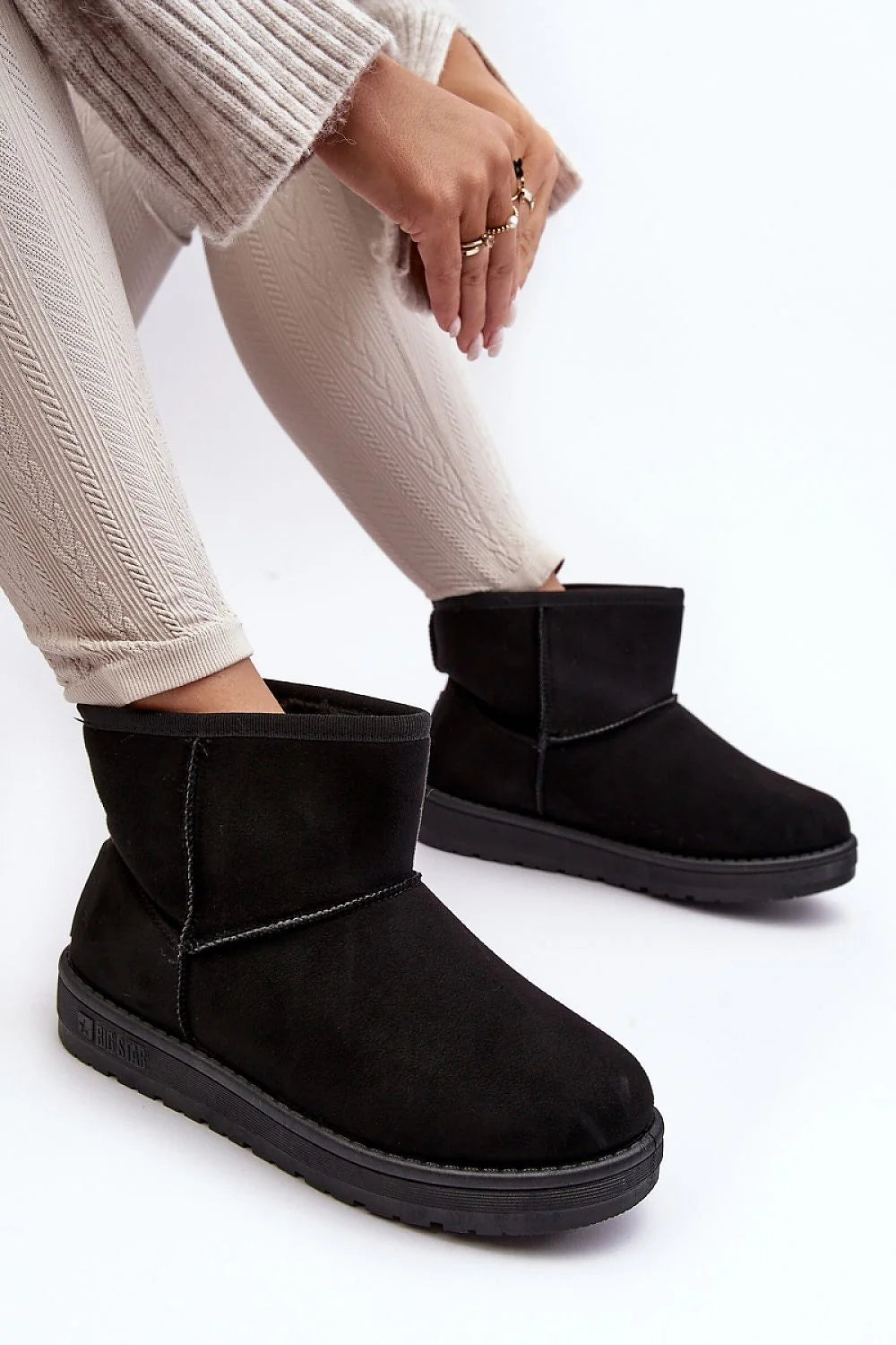 Bottes de neige pour femmes design moderne épuré style UGG cuir suédé noir confort plateforme 3cm