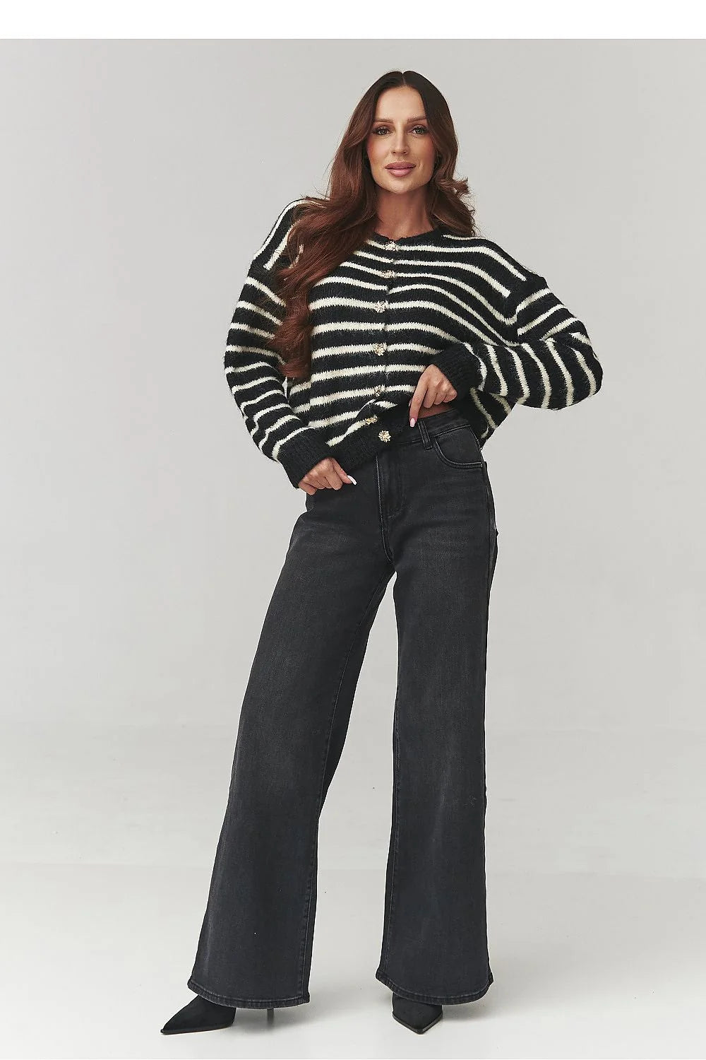 cardigan femme rayé noir blanc oversize court maille bouclée mohair doux col rond manches longues boutons dorés fleur chic