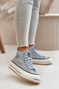 baskets montantes femme suédé bleu pâle lacets plats œillets métalliques bout rond renforcé caoutchouc plateforme blanche liseré noir