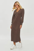 Robe de jour Makadamia couleur marron coupe longue droite col V manches bouffantes ajustables femmes