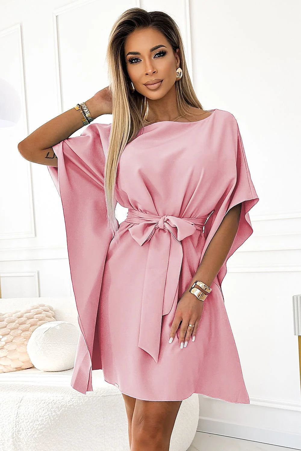 Robe de jour élégante pour femme style moderne minimaliste rose pâle coupe ample manches larges ceinture à nouer