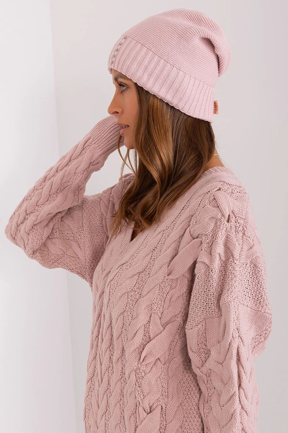 Bonnet Rue Paris en laine et acrylique, style tricoté, bord côtelé, perles argentées, rose pâle, femmes, hiver, confort, élégance, cadeau, mode parisienne, accessoire chic, été