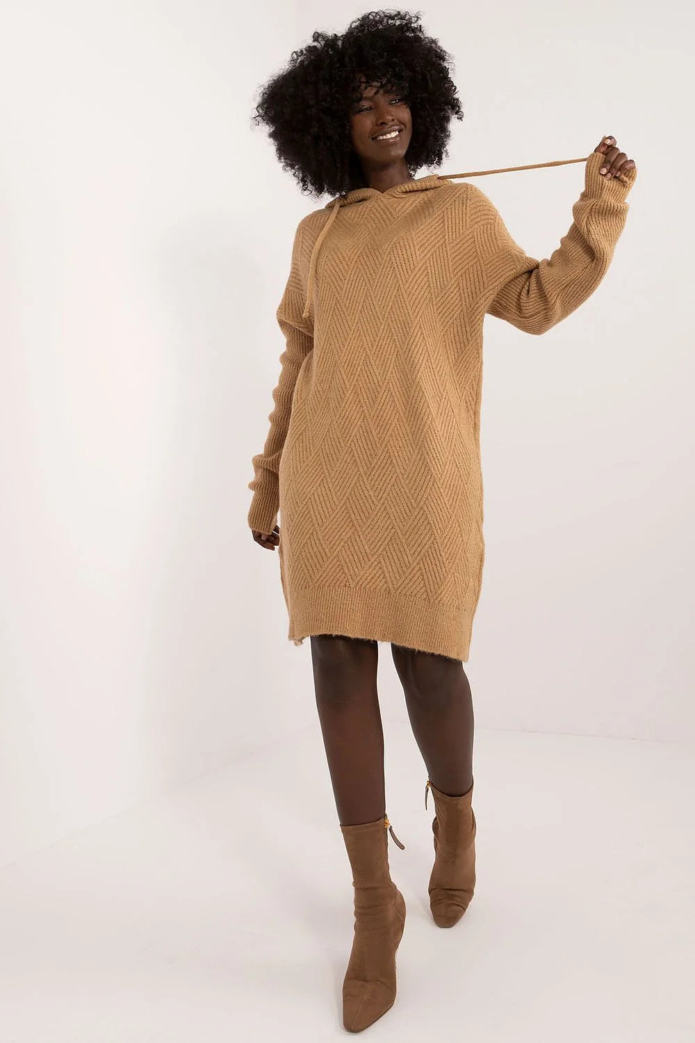 Robe de jour Badu en tricot à capuche manches longues beige camel style décontracté-chic femme