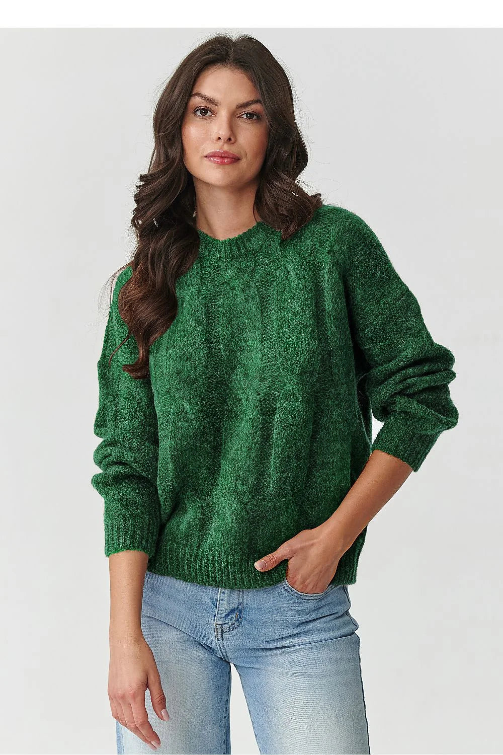 pull femme maille épaisse vert sapin col rond côtelé manches longues oversize coupe droite texture duveteuse tresse torsadée