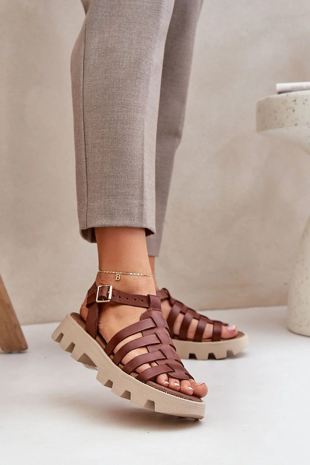 Sandales pour femmes en cuir marron tressé style élégant et moderne bride à boucle personnalisée confort plateforme 3 cm été décontracté