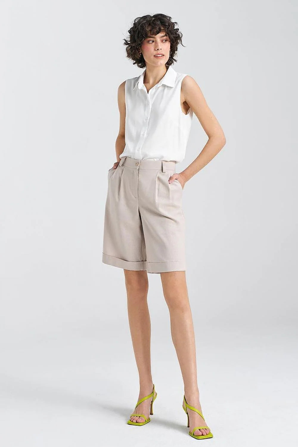 Nife shorts femme élégant ample taille moyenne genou viscose lin coton beige coupe droite plis passants ceinture poches ourlet retroussé