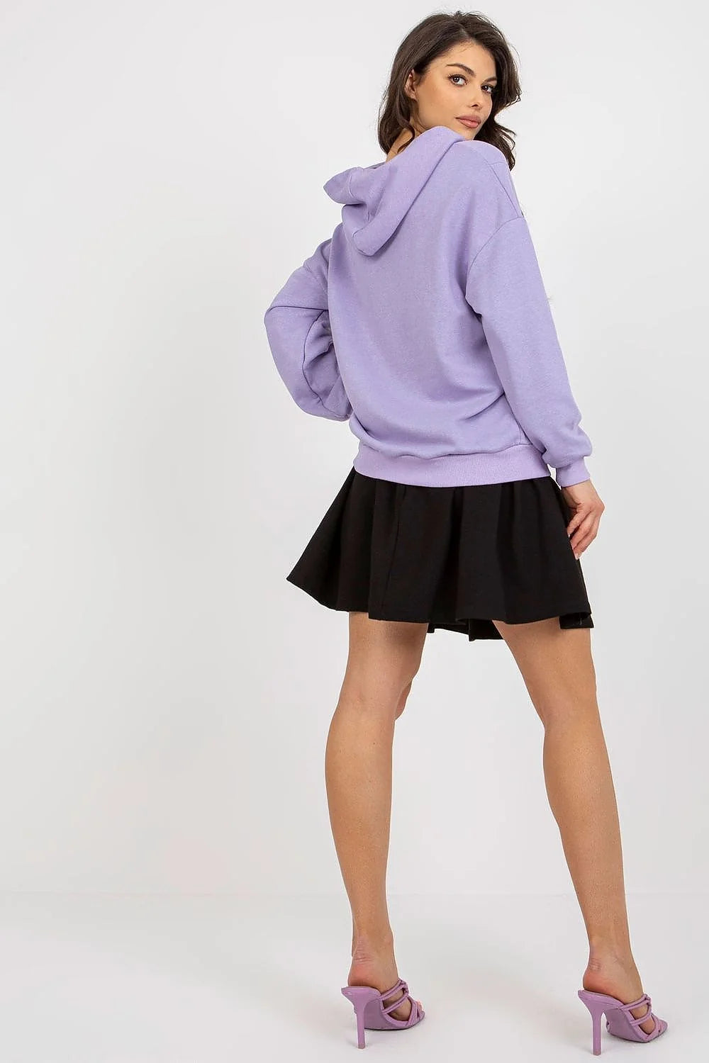 ensemble femme sweatshirt capuche oversize lilas imprimé écusson college coton élasthanne coupe ample jupe patineuse noire taille haute fermeture éclair
