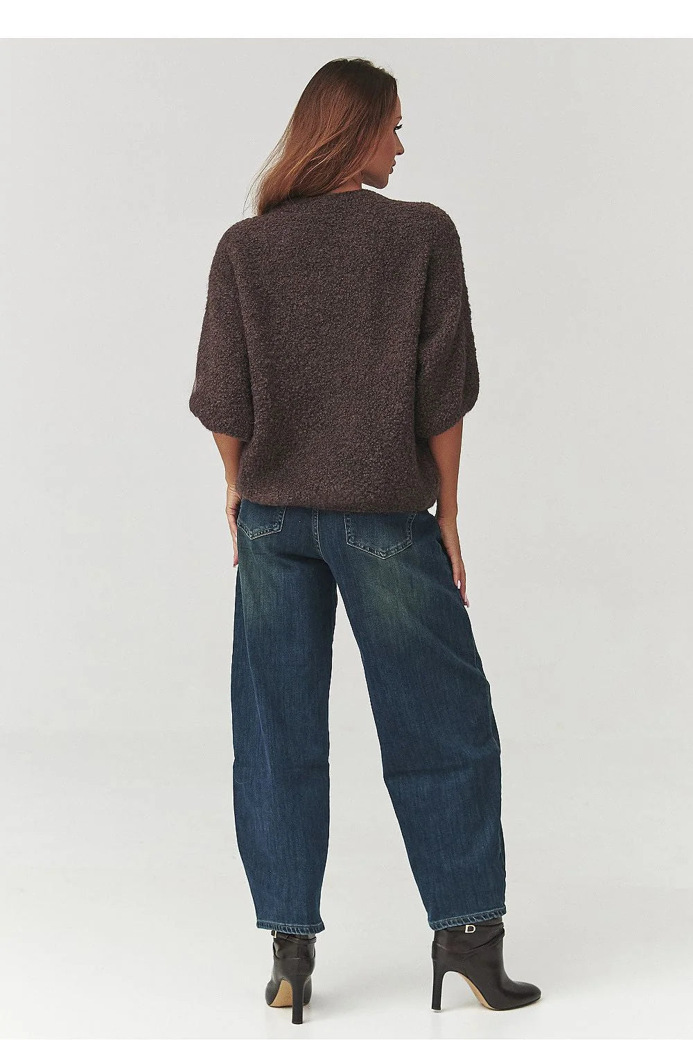 pull femme maille bouclée oversize coupe ample raccourci col rond manches mi longues bouffantes texture douce volumineuse texturée chocolat moka