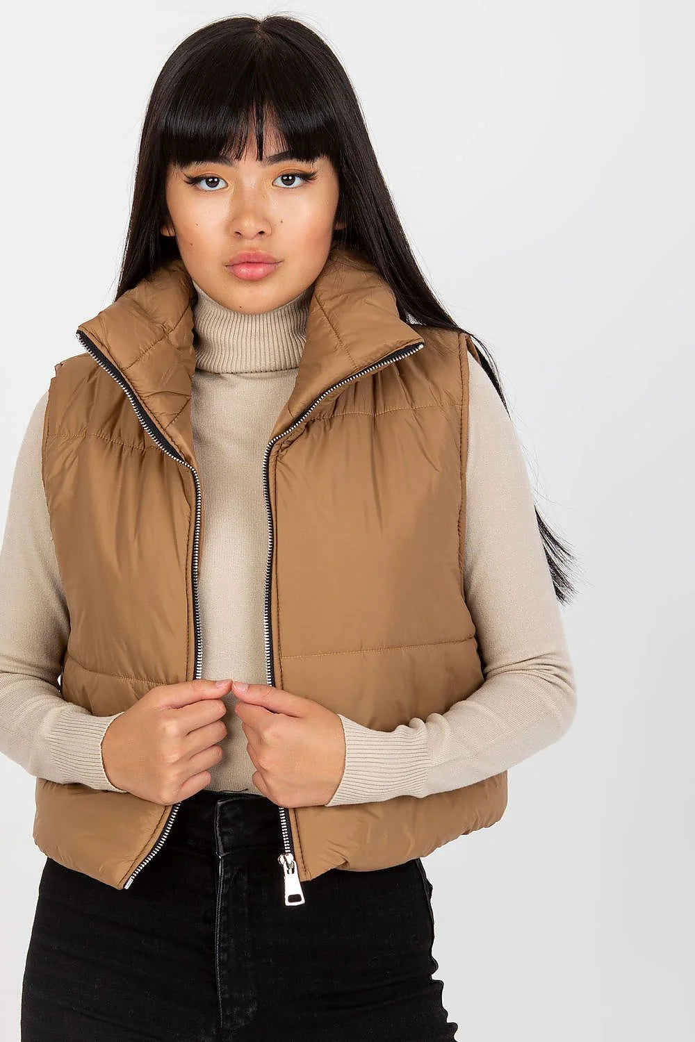 Gilet court matelassé sans manches col relevé rembourré fermeture éclair métallique coloris camel taille unique femme