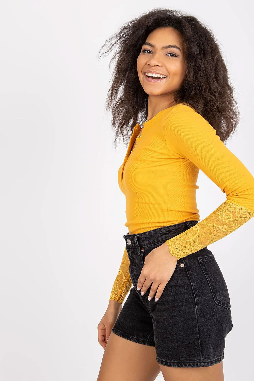 chemisier Rue Paris coton extensible côtelé jaune moutarde manches longues dentelle florale poignets ajusté décolleté boutonnage boutons métalliques élégant flatteur