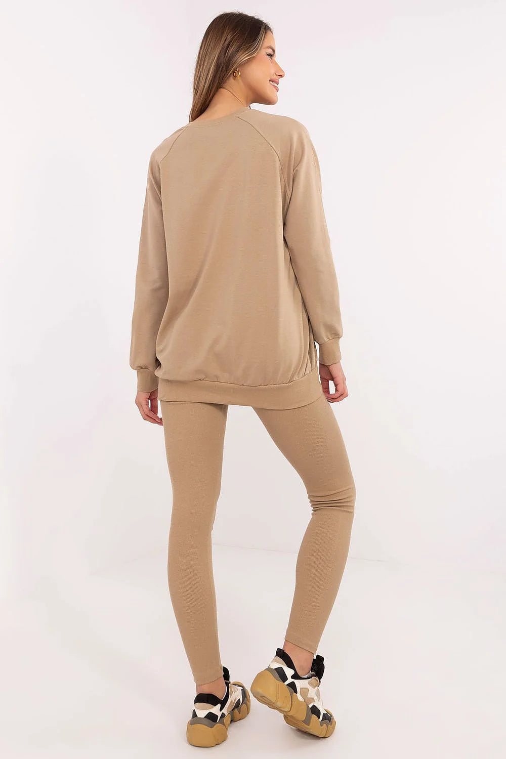 ensemble femme sweatshirt pantalon ample oversize beige molleton col rond manches longues poignets côtelés taille élastique imprimé multicolore