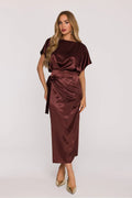 robe midi satin bordeaux col bateau manches kimono fluidité brillant drapé taille nouée côté cintrée élégante féminine soirée cocktail