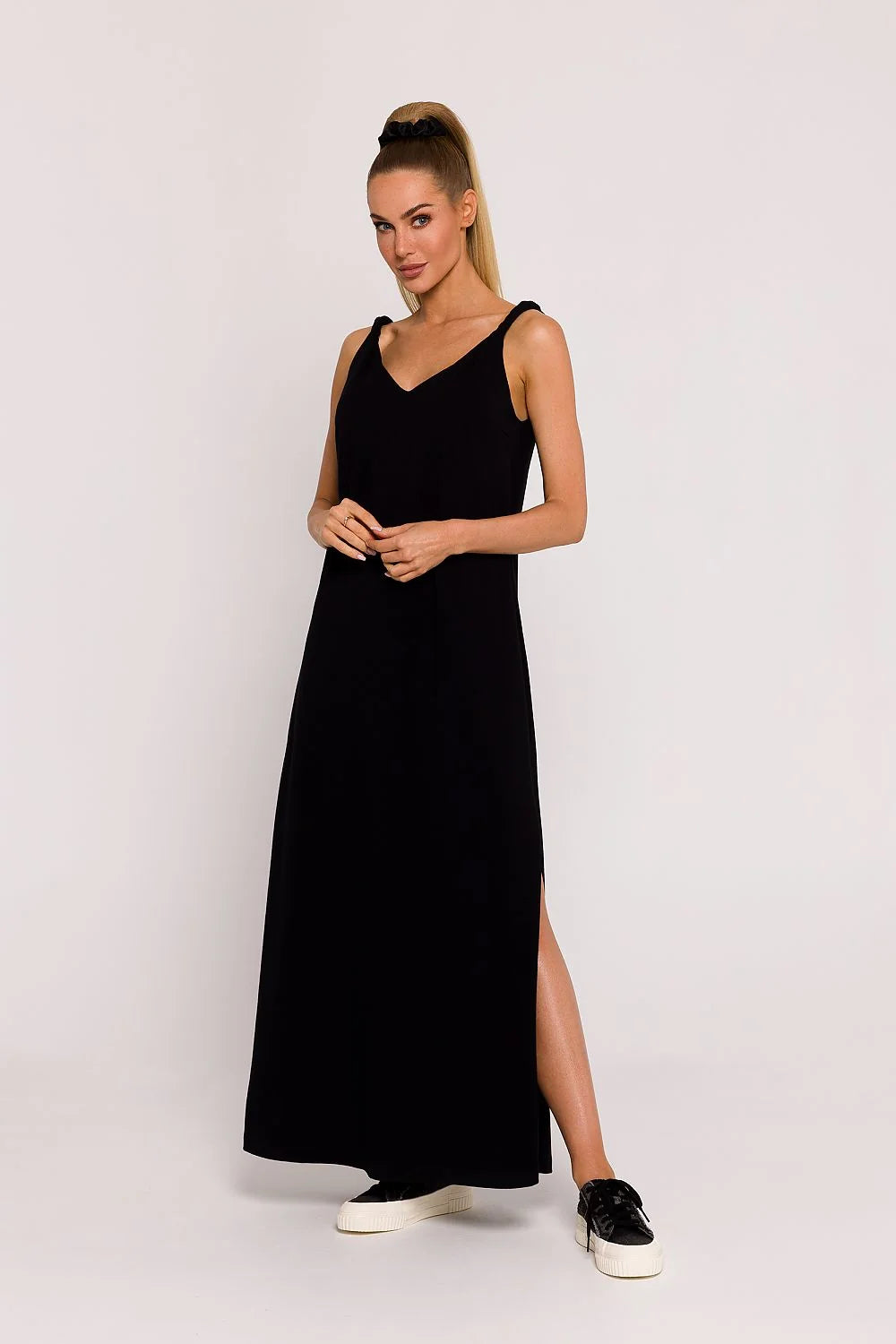Robe de jour Moe noire longue maille en V ample bretelles larges sans manches fente latérale femme