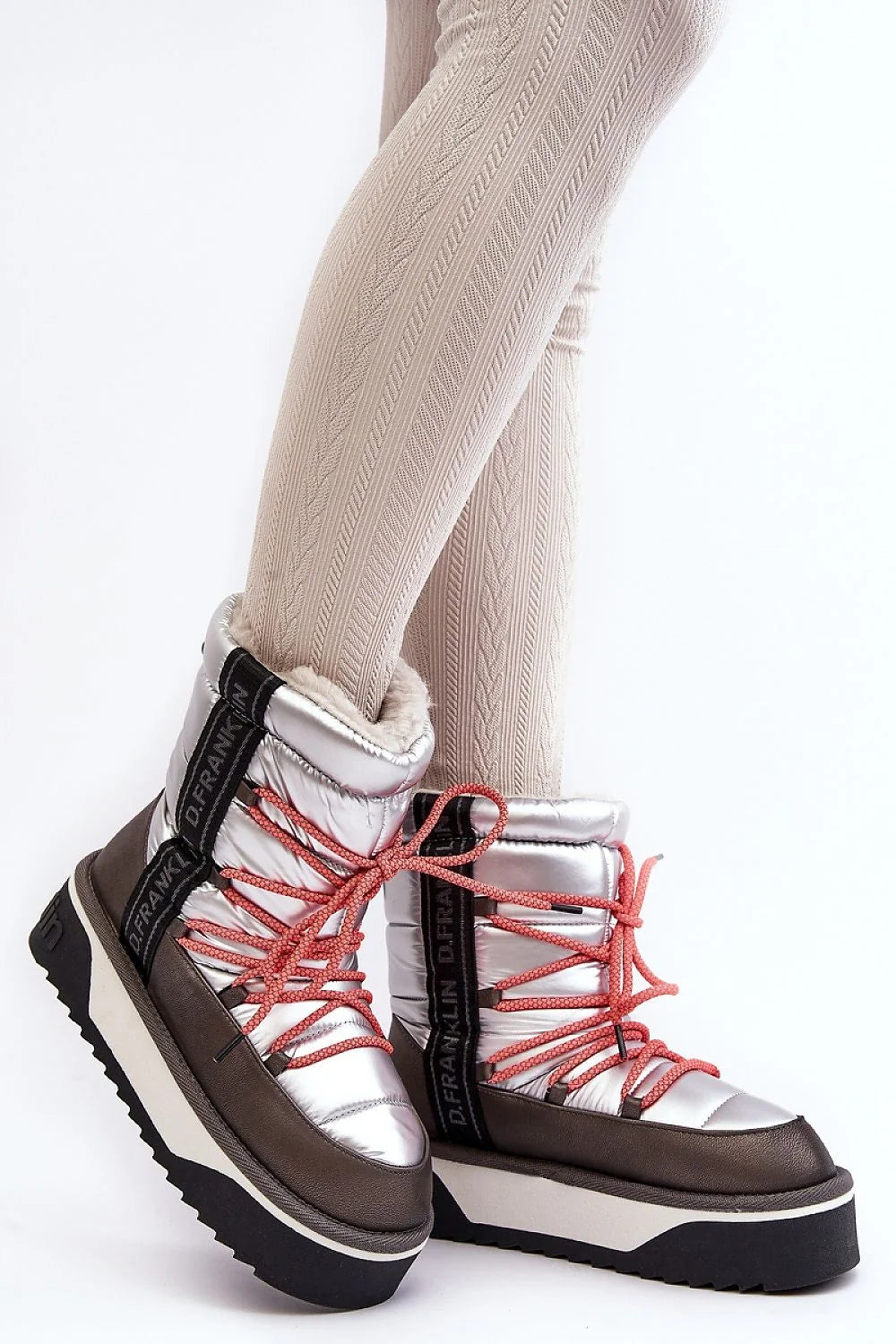 Bottes de neige Step in style pour femmes, design moderne audacieux, matériau végétalien imperméable, fourrure synthétique blanche, semelle antidérapante, hauteur 19 cm, style hivernal élégant