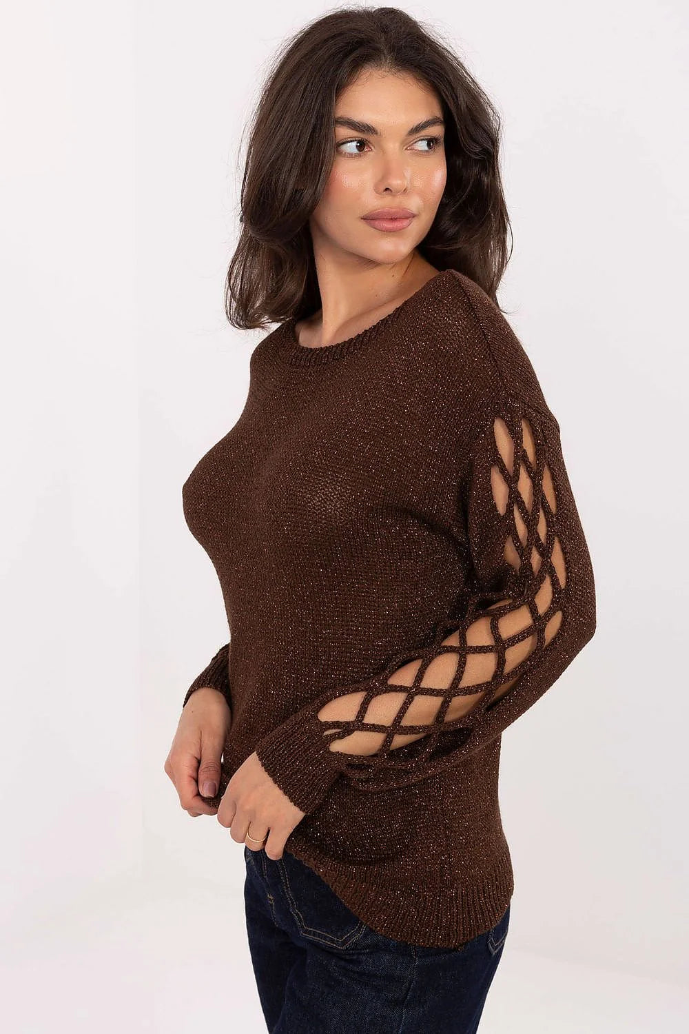 pull femme maille fine marron chocolat coupe droite col bateau arrondi finitions métallisées brillant subtil manches longues ajourées