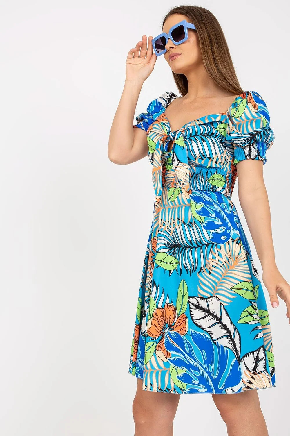 Robe de jour design tropical audacieux manches courtes col espagnol motifs floraux femme été 2023