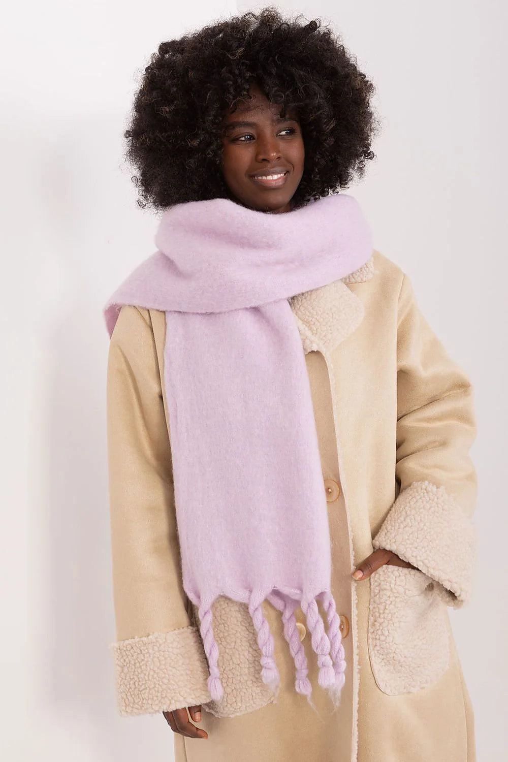 Écharpe longue en laine douce fausse fourrure mode hiver 2023 beige clair style classique pour femme
