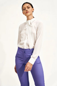 Chemisier polyester blanc ajusté manches longues nœud lavallière dentelle élégant dynamique occasion professionnelle sortie chic femme