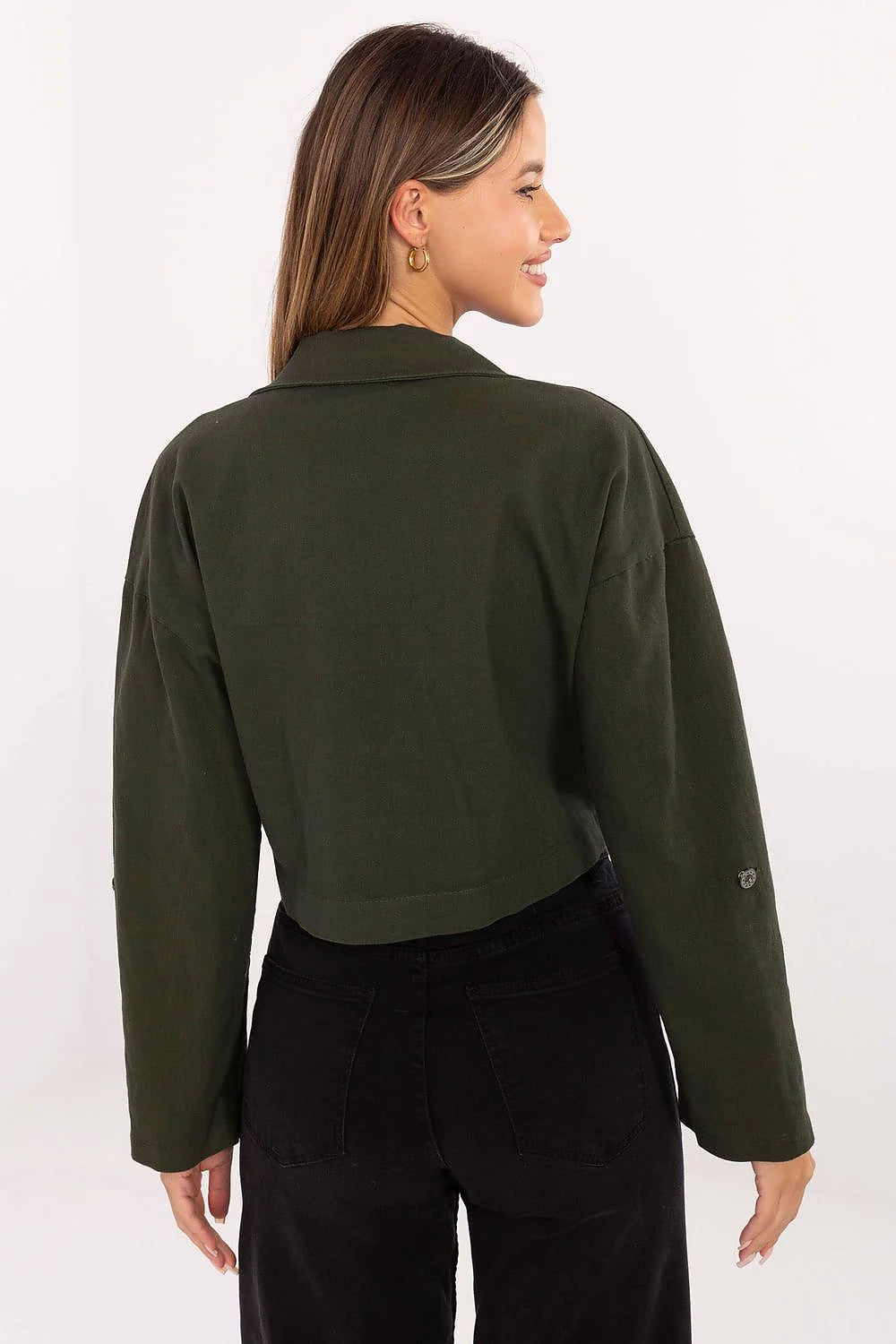veste shacket courte kaki olive coton stretch toile col chemise boutonnage avant poches poitrine rabat coupe boxy cropped manches longues