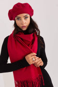 Béret et écharpe en laine rouge vif style français moderne design classique pour femmes occasion hiver élégance accessoire mode