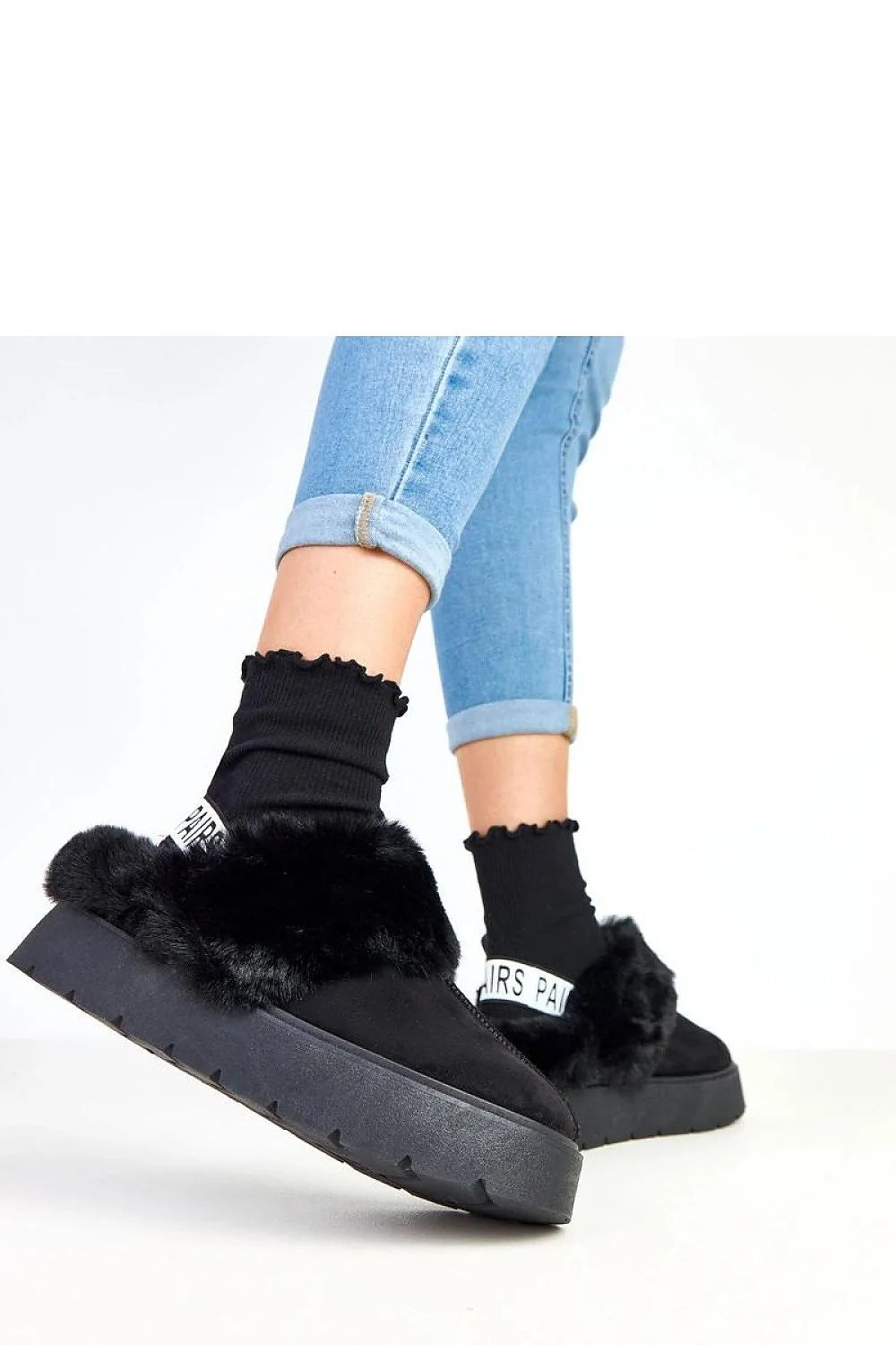 bottines basses suédine synthétique noires fourrées faussefourrure plateforme4cm semellecrantée antidérapante bout rond élastique avant couture décorative confortable chaude urbaine cosy