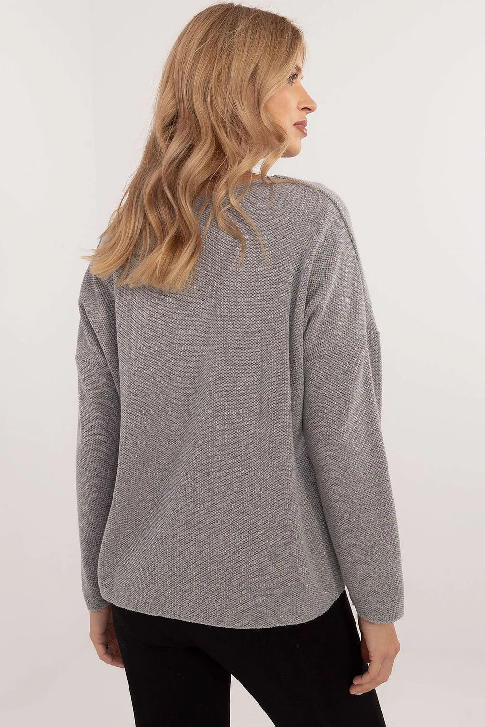 Chandail élégant pour femme longues manches en V maille douce stretchy gris noir pantalon chic moderne